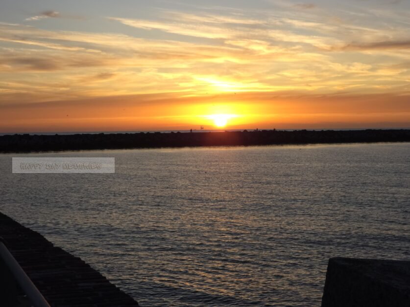 Zonsondergang in zee